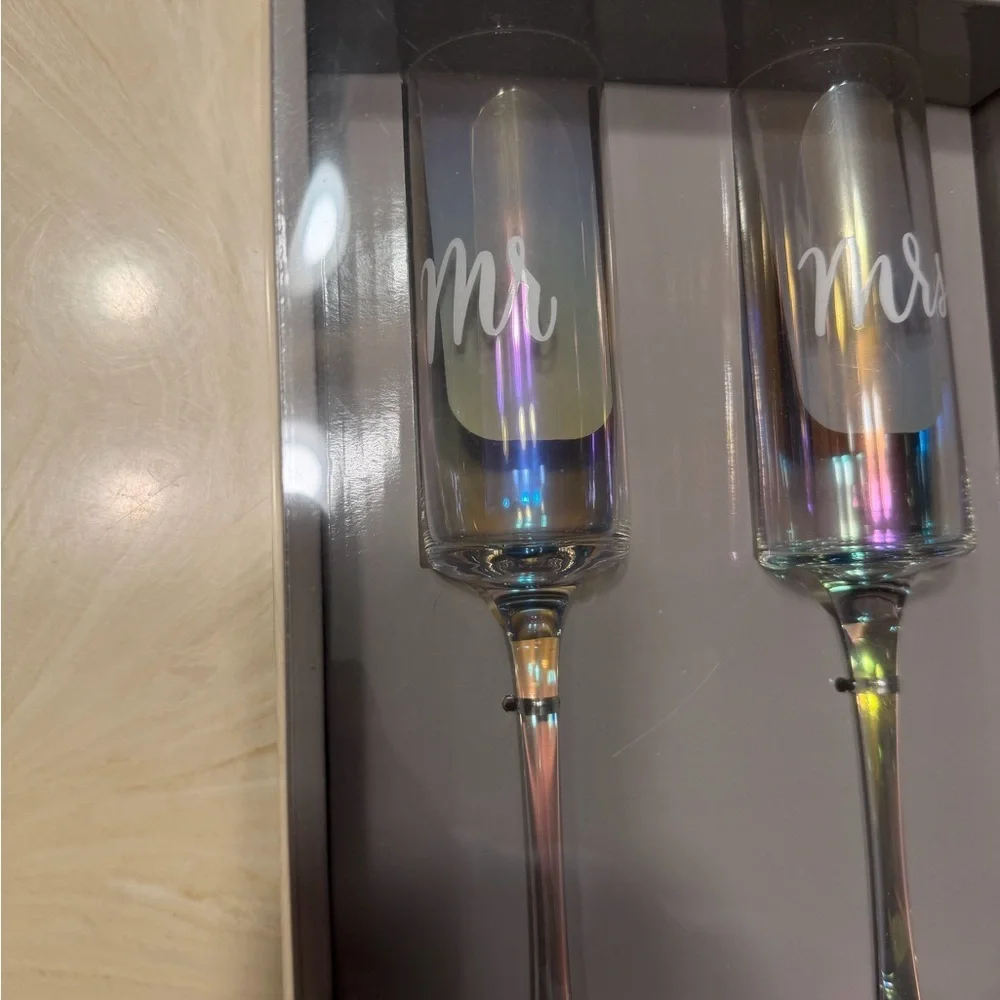 Iridescent Mr and Mrs Toasting Glasses Brand New In Box